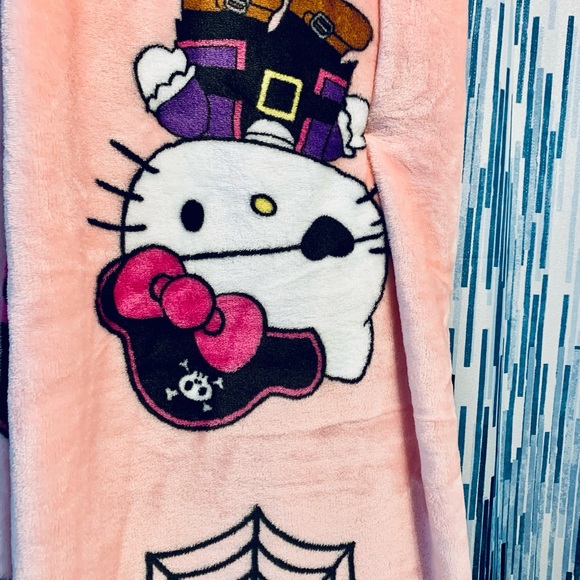 Hello Kitty Halloween Blanket - Picture 5 of 5